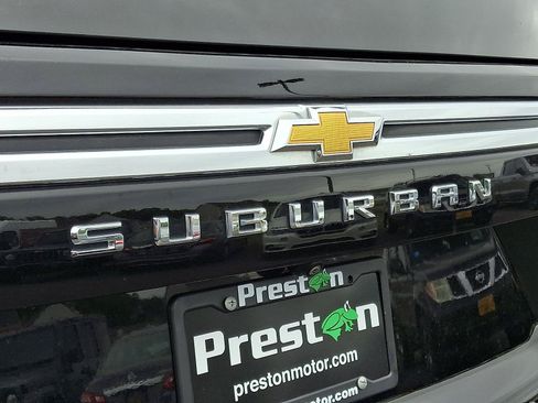 Used 2024 Chevrolet Suburban LT AWD/4WD image 29