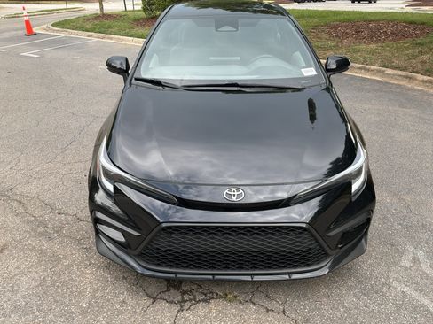 Used 2024 Toyota Corolla SE FWD image 3