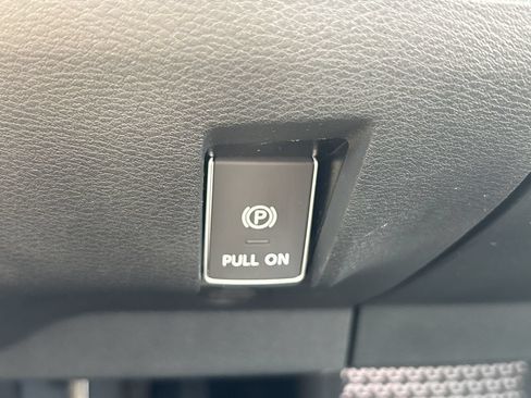 Certified 2023 Nissan Ariya FWD image 9
