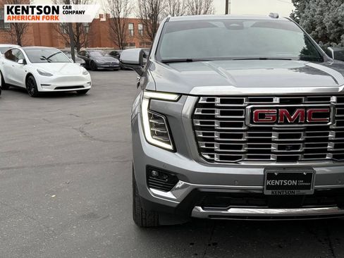 Used 2025 GMC Yukon Denali w/ Sun & Power Step Package image 13