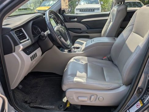 Used 2018 Toyota Highlander XLE AWD/4WD image 14