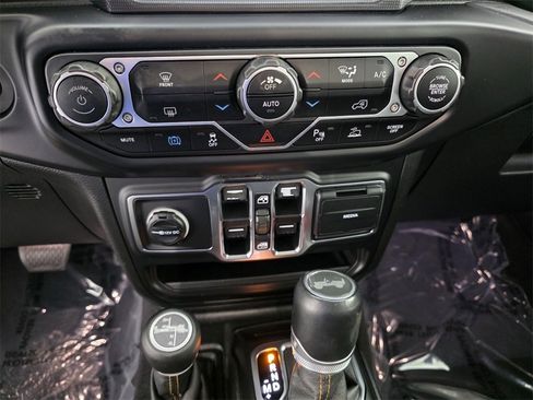 Certified 2021 Jeep Wrangler Unlimited Sahara image 23