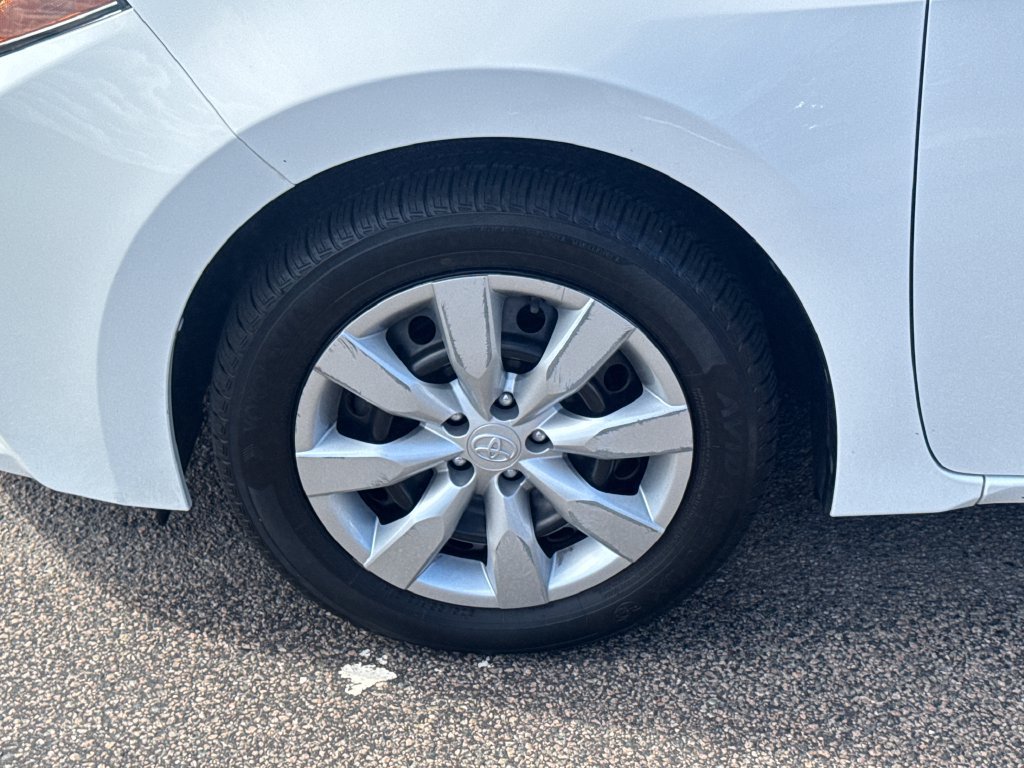Used 2016 Toyota Corolla LE FWD image 39