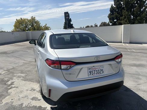 Used 2025 Toyota Corolla LE FWD image 11