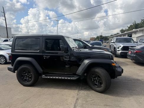 Used 2025 Jeep Wrangler Sport AWD/4WD image 4