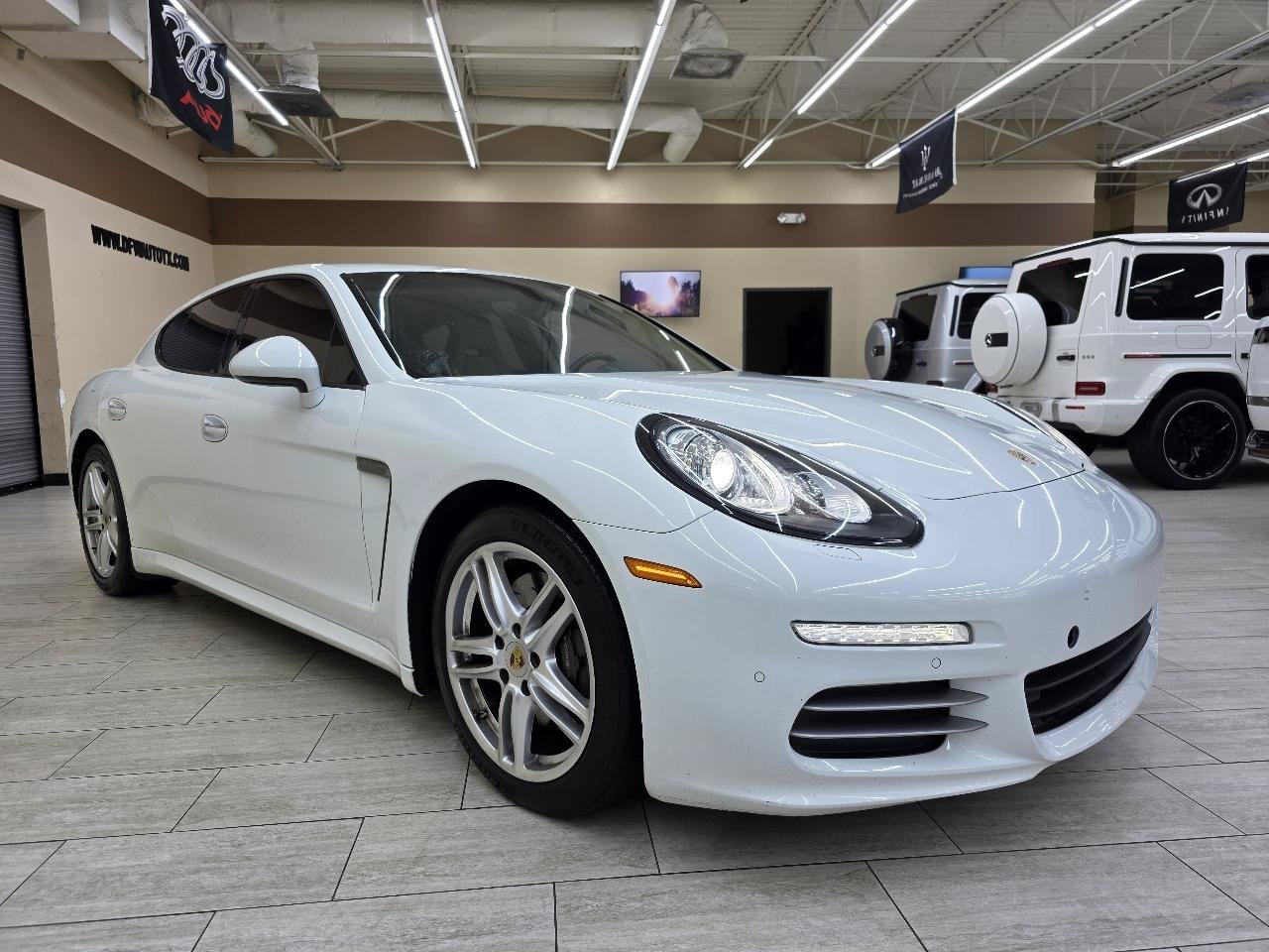 Used 2015 Porsche Panamera 4 w/ Premium Package Plus AWD/4WD image 4