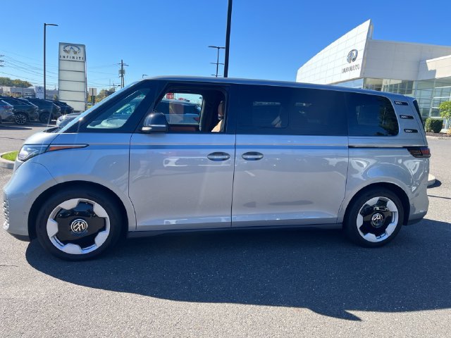Used 2025 Volkswagen ID. Buzz Pro S RWD image 1
