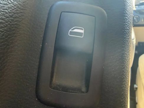 Used 2016 Dodge Grand Caravan SXT w/ UConnect Hands-Free Group FWD image 28