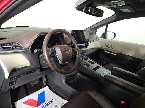 Used 2021 Toyota Sienna Platinum AWD/4WD image 14