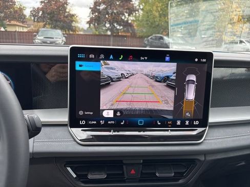 New 2025 Volkswagen Tiguan SE image 14