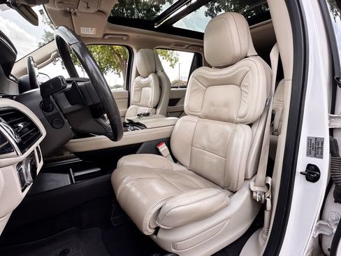 Used 2019 Lincoln Navigator L Reserve AWD/4WD image 7