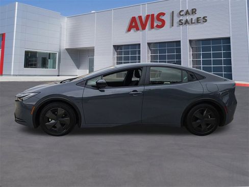 Used 2025 Toyota Prius LE image 2