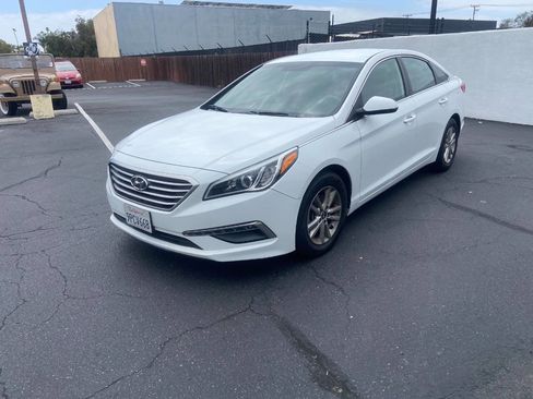 Used 2015 Hyundai Sonata SE w/ Option Group 09 FWD image 2