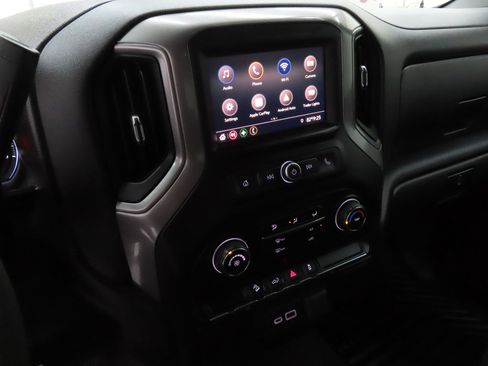 Used 2021 Chevrolet Silverado 1500 Custom Trail Boss AWD/4WD image 15
