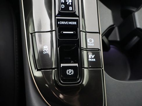 Used 2025 Toyota Crown AWD/4WD image 47