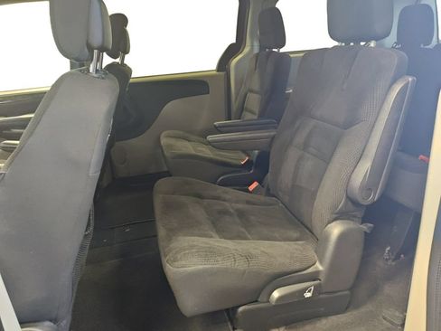 Used 2018 Dodge Grand Caravan SE FWD image 13