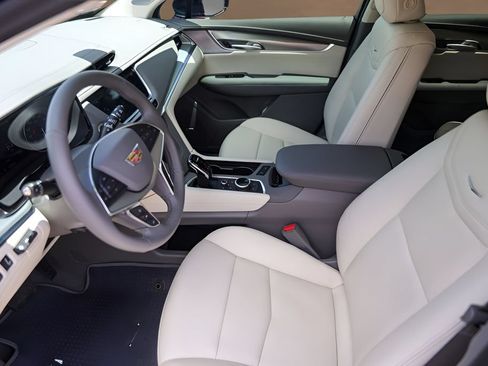 Certified 2026 Cadillac XT5 Premium Luxury w/ Driver Assist Package FWD image 9