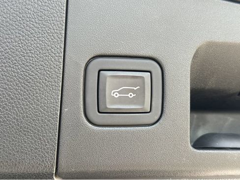 Certified 2023 Cadillac XT4 Luxury FWD image 32