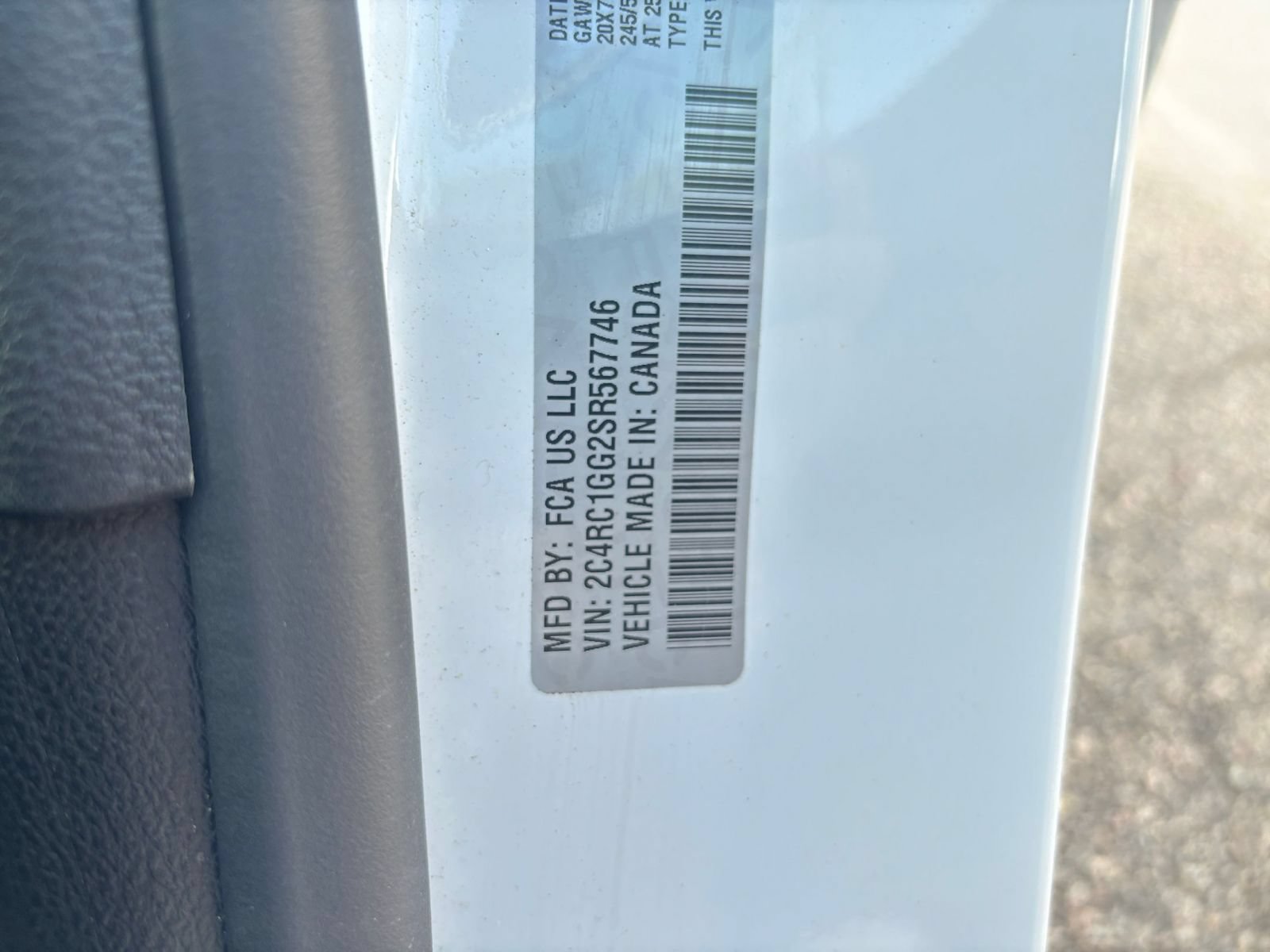 Used 2025 Chrysler Pacifica Limited FWD image 32