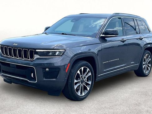 Used 2022 Jeep Grand Cherokee Overland w/ Luxury Tech Group IV AWD/4WD image 12