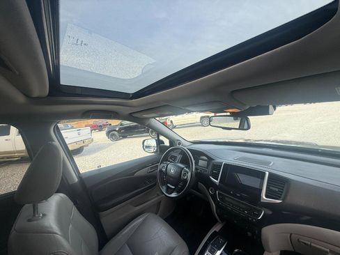 Used 2017 Honda Pilot Touring image 7