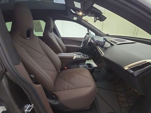 Used 2025 BMW iX xDrive50 image 31