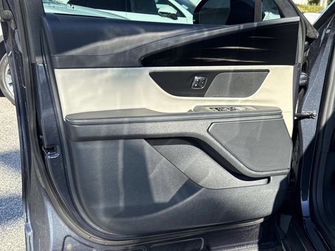 Used 2024 Lincoln Nautilus Reserve image 18