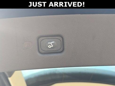 Used 2023 Lincoln Nautilus Black Label w/ Class II Trailer Tow Package image 9