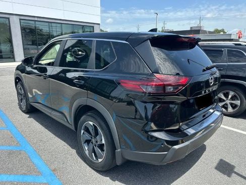 Used 2024 Nissan Rogue SV FWD image 4