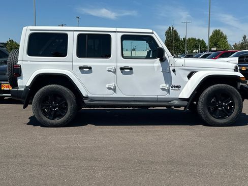 Used 2022 Jeep Wrangler Unlimited Sahara AWD/4WD image 3