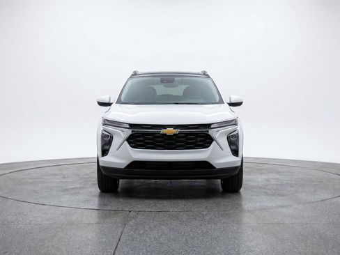 Used 2025 Chevrolet TrailBlazer LT image 2