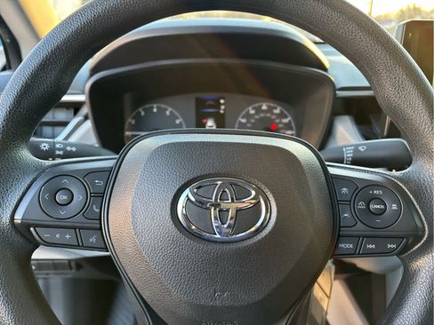 Used 2023 Toyota Corolla Cross L image 11