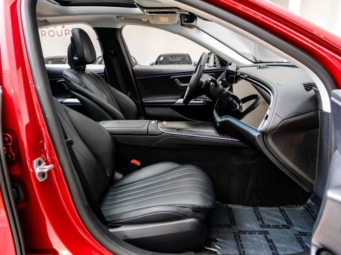 Used 2025 Mercedes-Benz E 350 Sedan image 34