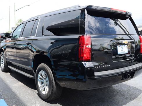 Used 2016 Chevrolet Suburban LT RWD image 3