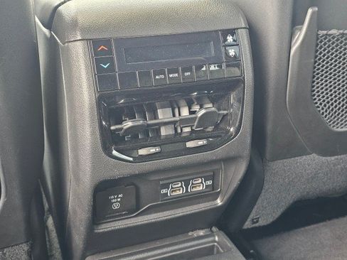 Used 2024 Jeep Grand Cherokee L Altitude AWD/4WD image 24