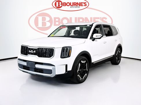 Used 2024 Kia Telluride EX w/ EX Captain's Chair Package AWD/4WD image 7
