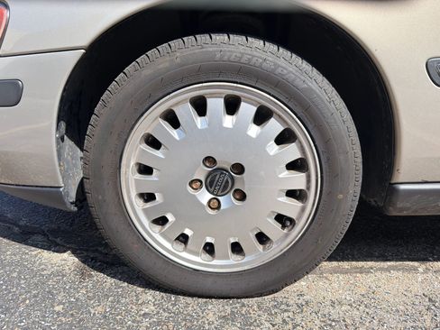 Used 2001 Volvo V70 2.4T image 30