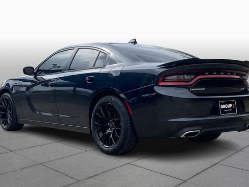Used 2017 Dodge Charger SXT w/ Driver Confidence Group image 11