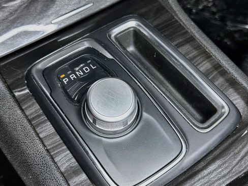 Used 2019 Chrysler 300 Touring w/ Chrome Appearance Package RWD image 20