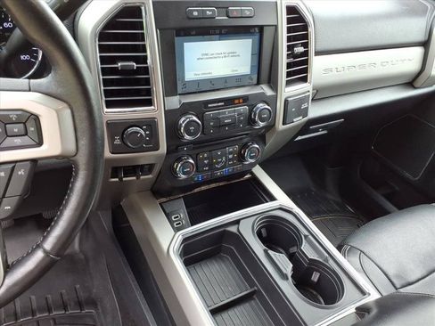 Used 2018 Ford F250 Lariat w/ Lariat Ultimate Package AWD/4WD image 33