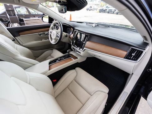Used 2017 Volvo S90 T6 Inscription w/ Vision Package image 21