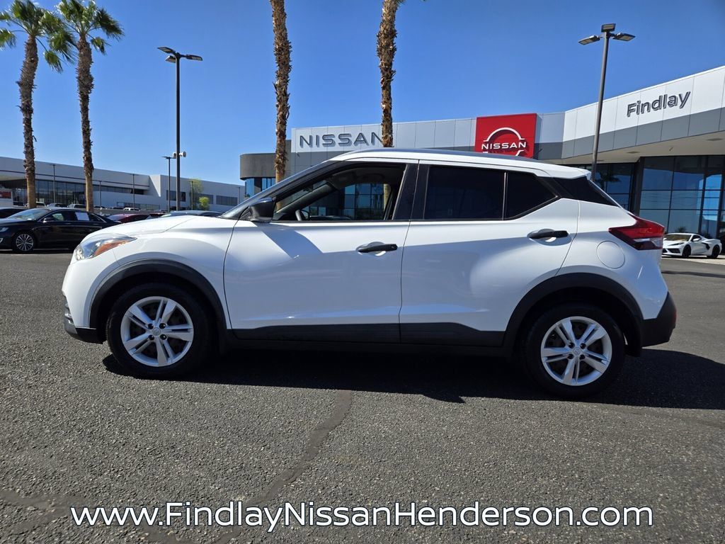 Used 2018 Nissan Kicks S FWD image 3