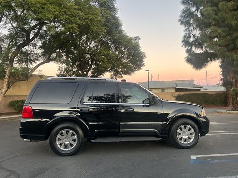 Used 2004 Lincoln Navigator Luxury image 24