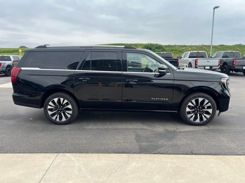 Used 2025 Ford Expedition Max Platinum w/ Driver's Package AWD/4WD image 4