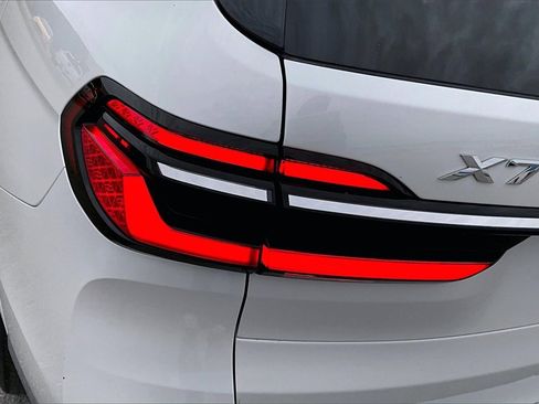 Used 2025 BMW X7 xDrive40i image 32