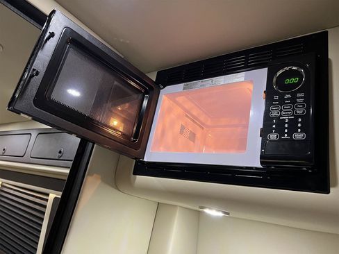 Used 2021 Mercedes-Benz Sprinter 3500 image 21