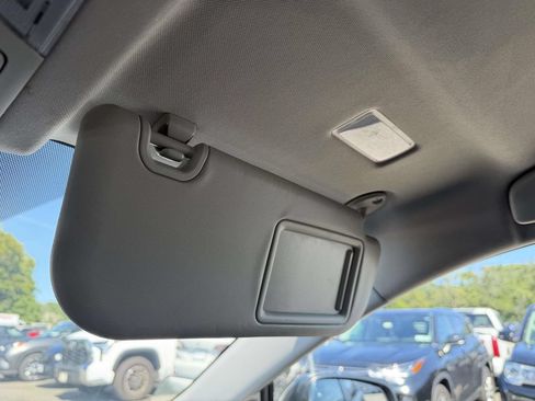 Used 2022 Toyota RAV4 LE AWD/4WD image 31