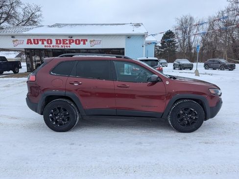 Used 2021 Jeep Cherokee Trailhawk image 2