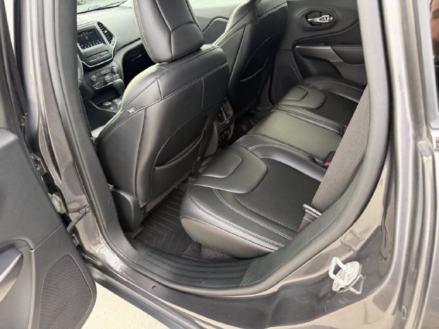 Used 2019 Jeep Cherokee Latitude Plus w/ Comfort/Convenience Group AWD/4WD image 12