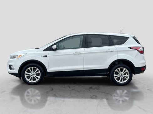 Used 2017 Ford Escape SE FWD image 3